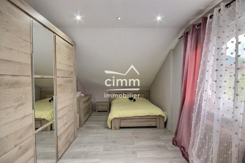 Maison - 169 m² - 9 pièces