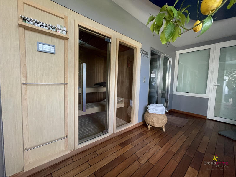 Maison - 244 m² - 9 pièces