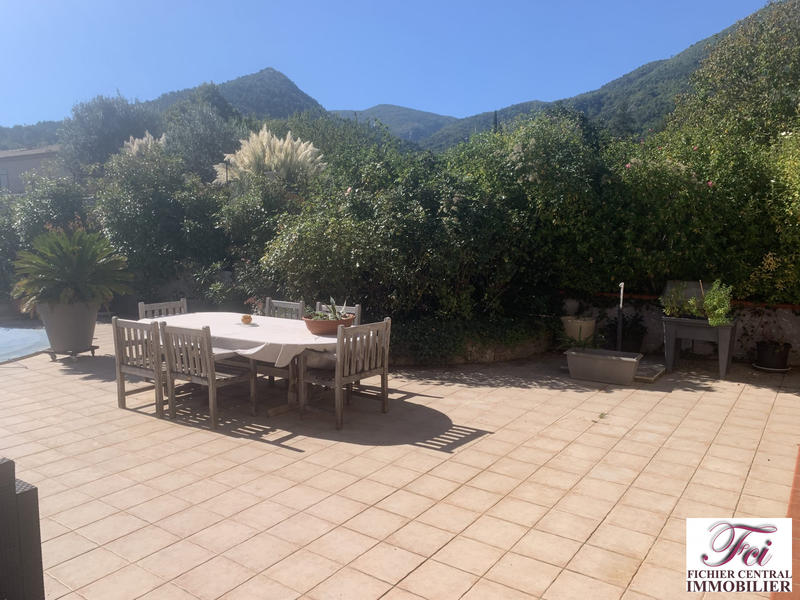 Maison - 212 m² - 6 pièces