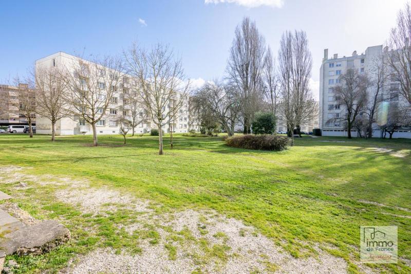 Appartement - 80 m² - 5 pièces