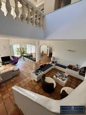Villa - 225 m² - 8 pièces