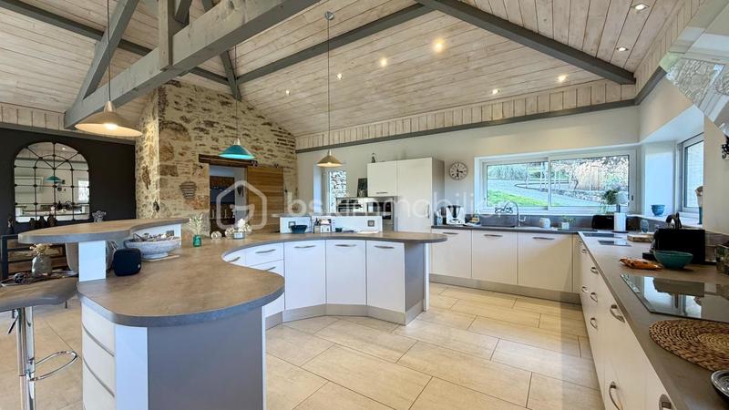 Propriété - 210 m² - 7 pièces