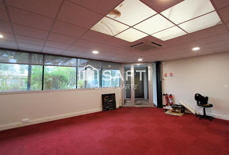 Local commercial - 697 m² - 16 pièces