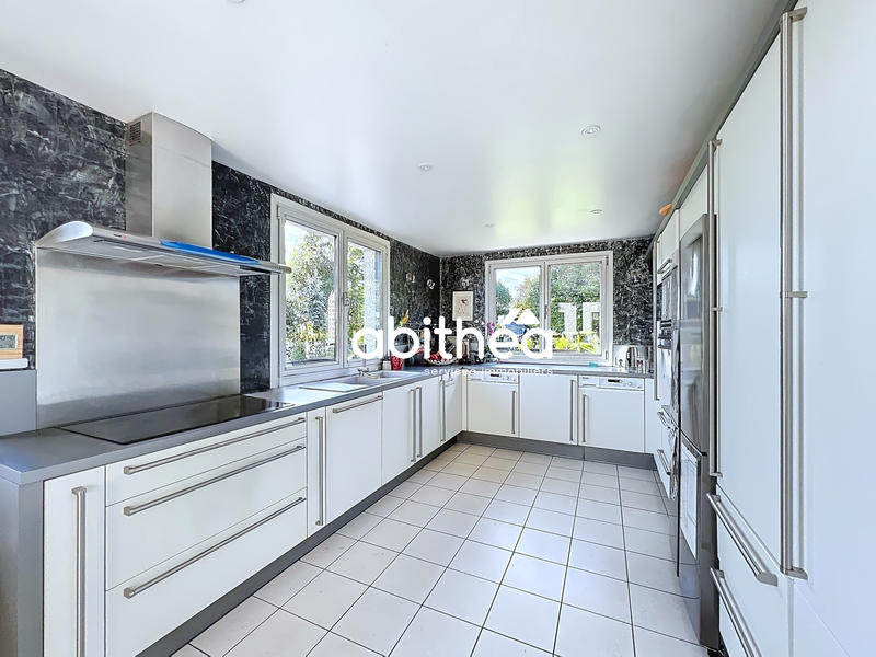 Maison - 317 m² - 9 pièces