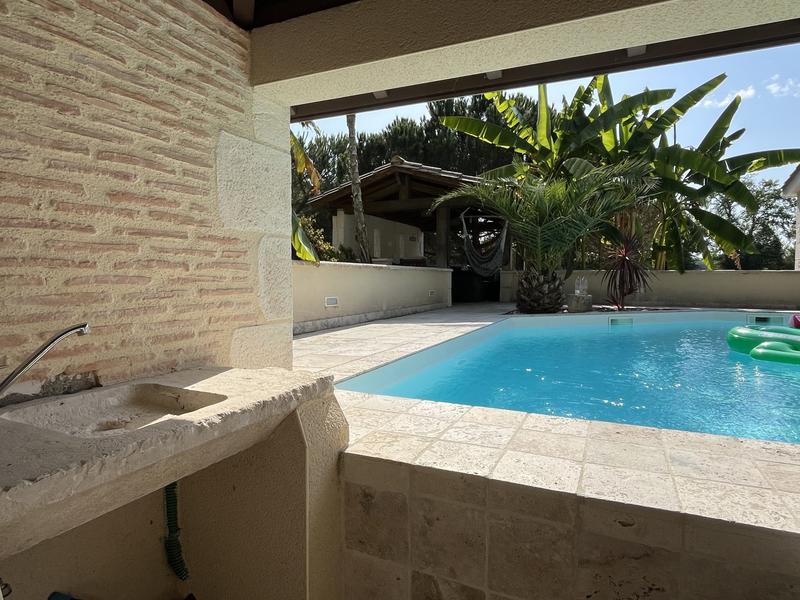 Maison traditionnelle - 210 m² - 8 pièces