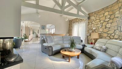 Villa - 208 m² - 6 pièces