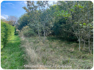 Terrain constructible - 1 700 m²