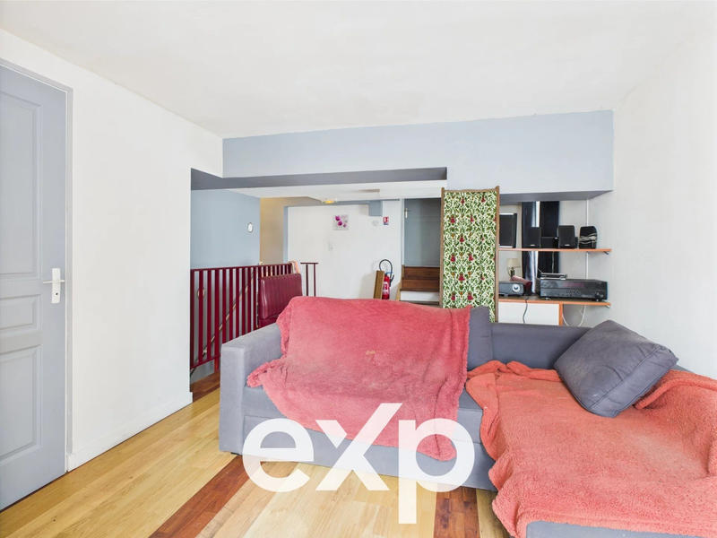 Maison - 275 m² - 10 pièces