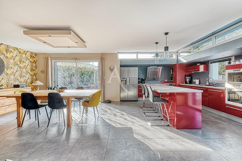 Maison - 181 m² - 6 pièces