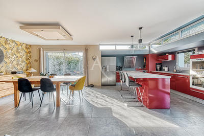 Maison - 181 m² - 6 pièces