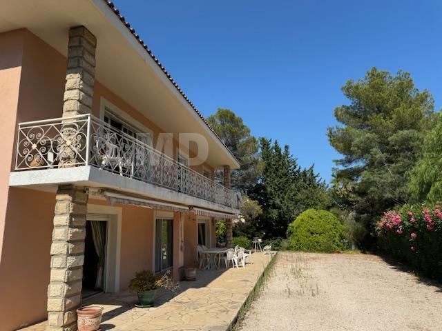 Maison - 270 m² - 7 pièces