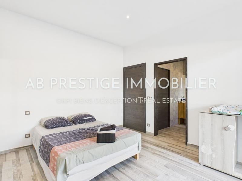 Maison - 180 m² - 5 pièces