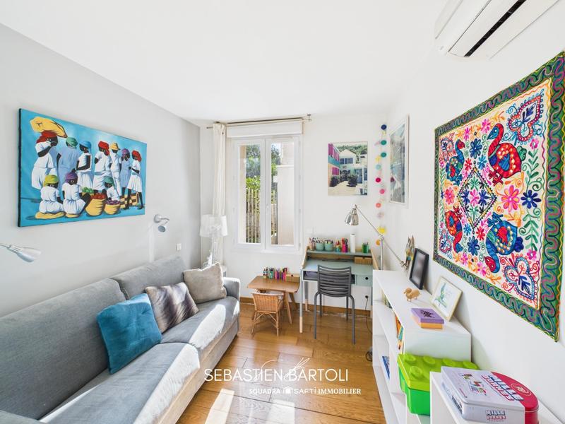 Appartement - 93 m² - 5 pièces