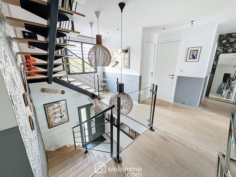 Maison - 230 m² - 7 pièces