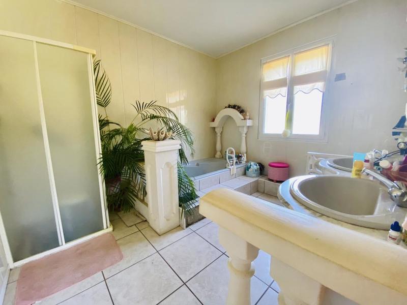 Maison - 220 m² - 7 pièces