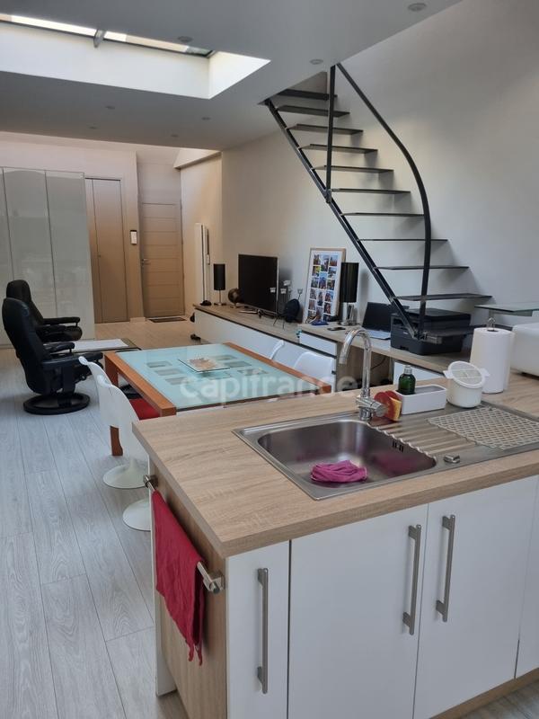 Maison - 570 m² - 11 pièces