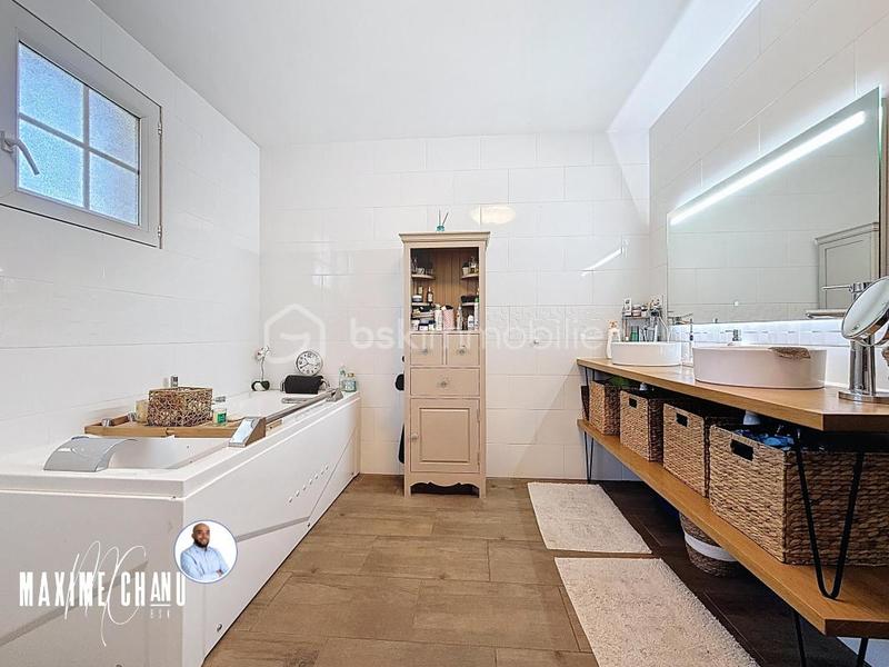 Propriété - 285 m² - 6 pièces