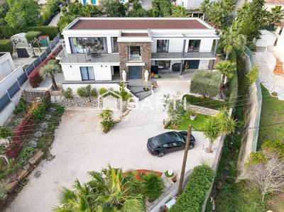 Maison - 345 m² - 9 pièces