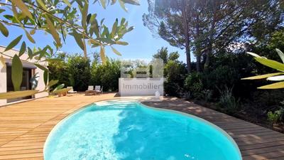 Villa - 255 m² - 8 pièces