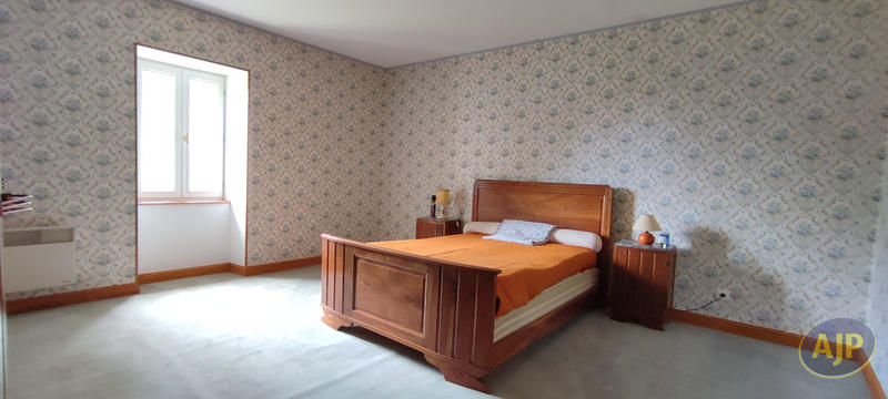 Maison - 318 m² - 9 pièces