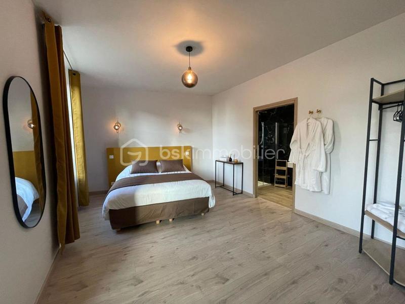 Demeure - 371 m² - 8 pièces