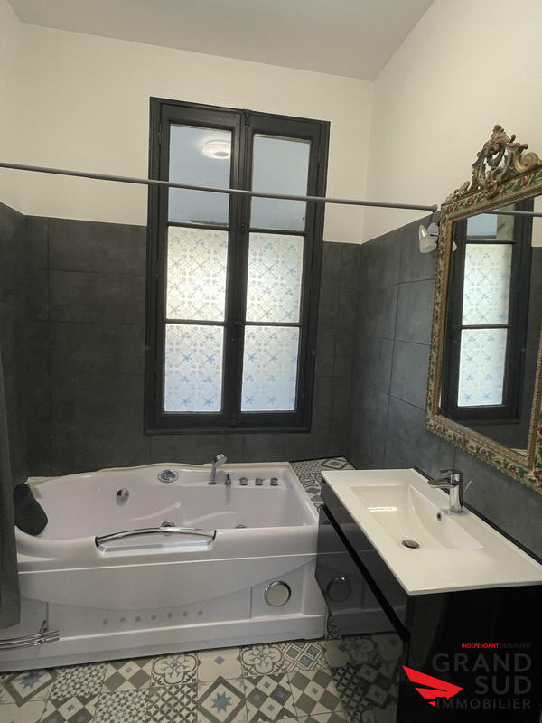 Maison - 225 m² - 7 pièces