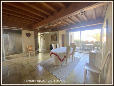 Maison - 225 m² - 8 pièces