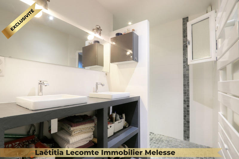 Maison - 213 m² - 9 pièces