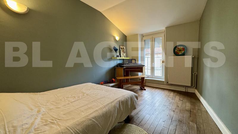 Maison de ville - 235 m² - 9 pièces