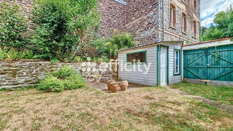 Maison - 205 m² - 11 pièces