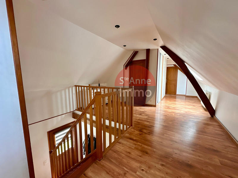 Maison - 210 m² - 8 pièces