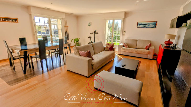 Maison - 181 m² - 5 pièces