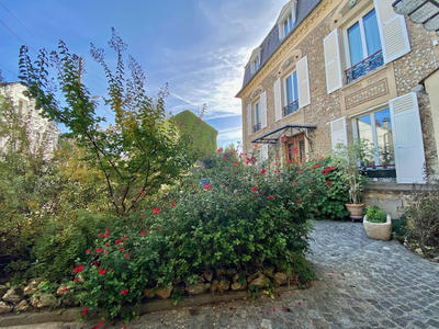 Maison - 216 m² - 7 pièces