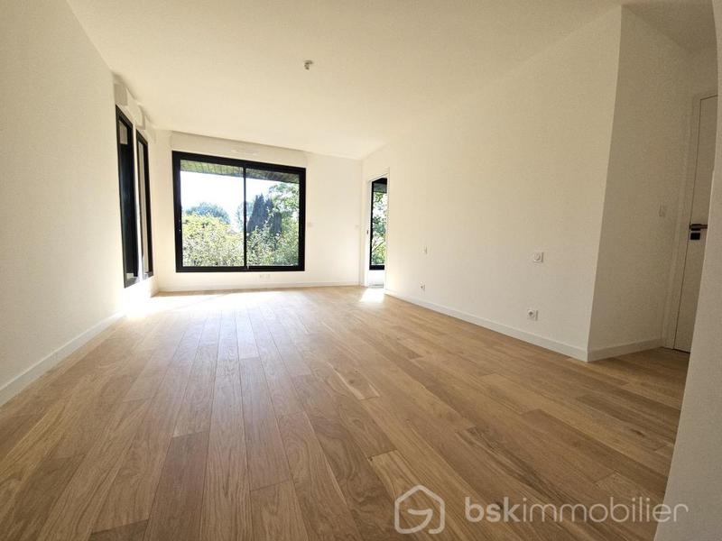 Maison - 280 m² - 8 pièces