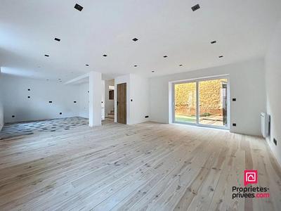 Maison - 220 m² - 8 pièces