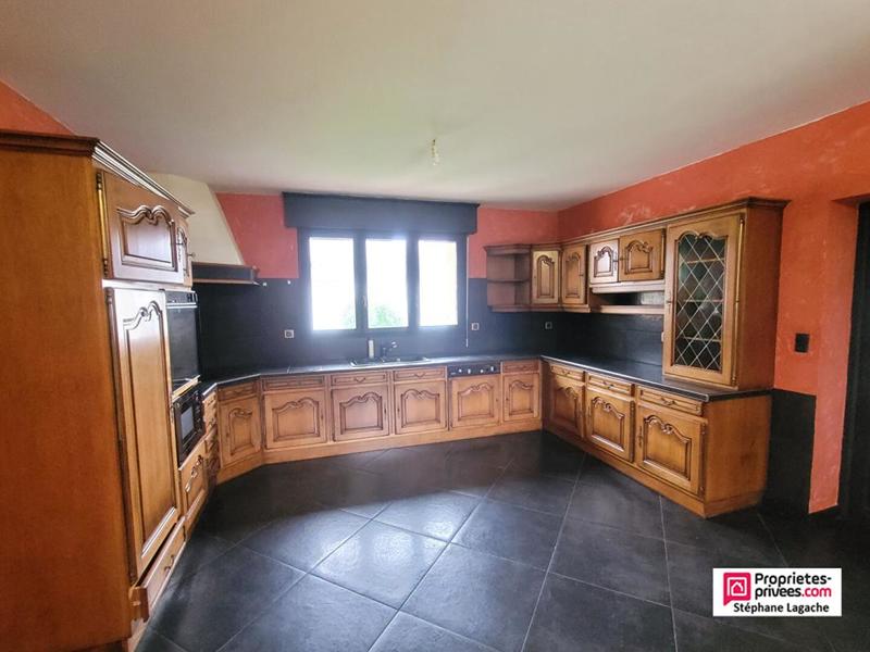 Maison - 255 m² - 8 pièces
