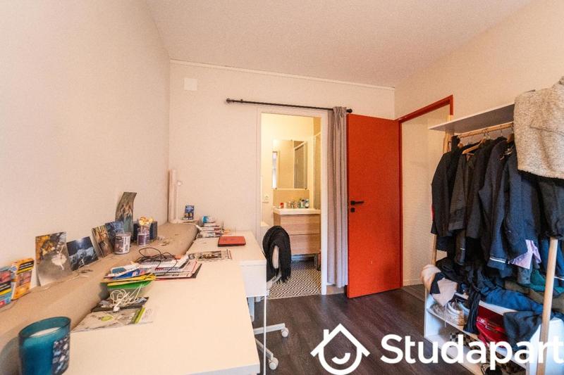 Chambre - 11 m² - 1 pièce