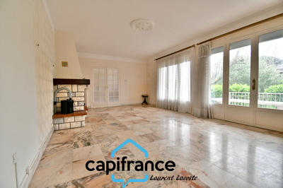 Maison - 215 m² - 9 pièces