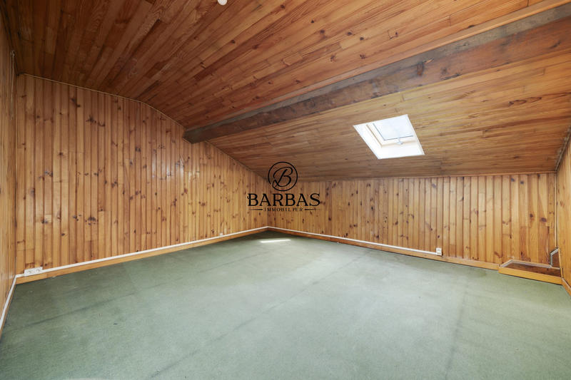 Maison - 220 m² - 12 pièces