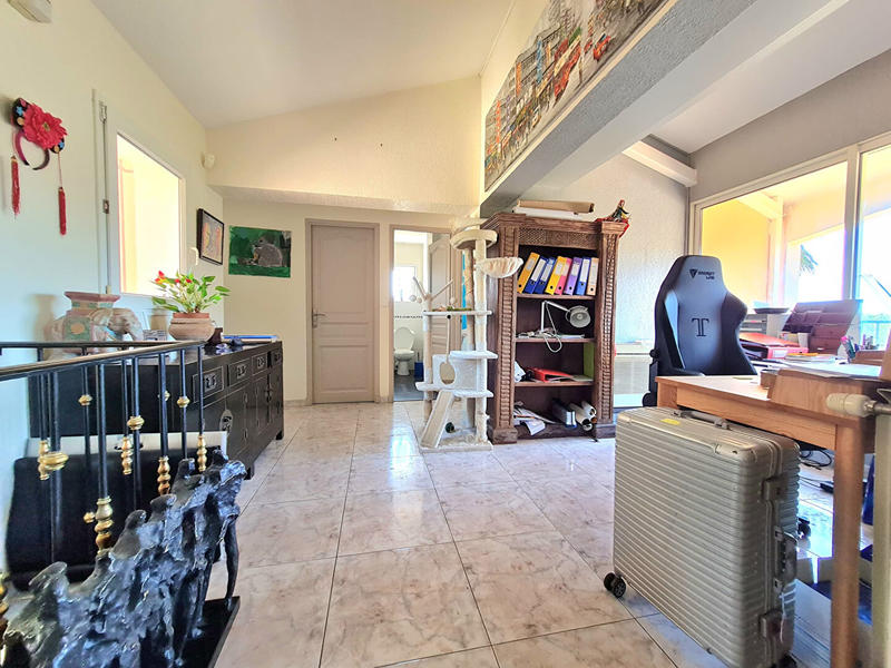 Maison - 235 m² - 7 pièces