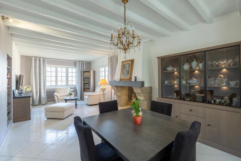 Maison - 269 m² - 8 pièces