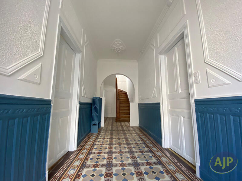 Maison - 167 m² - 8 pièces