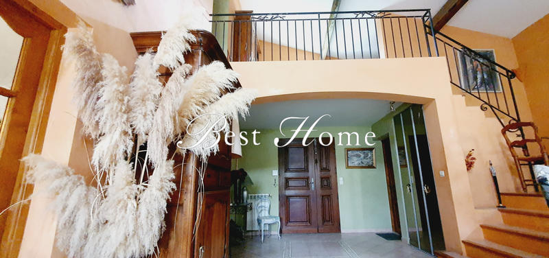 Maison - 230 m² - 8 pièces