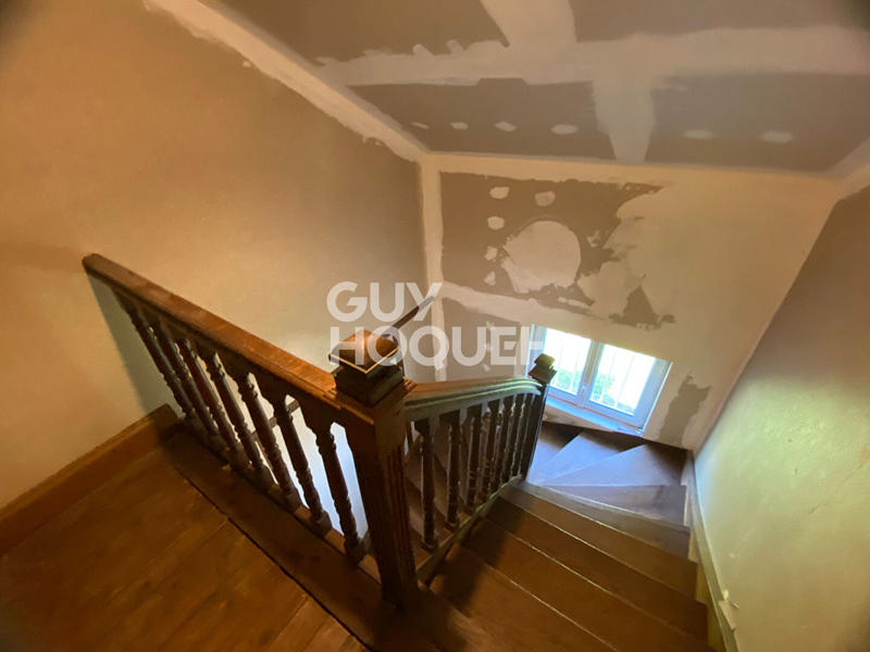 Maison - 240 m² - 12 pièces