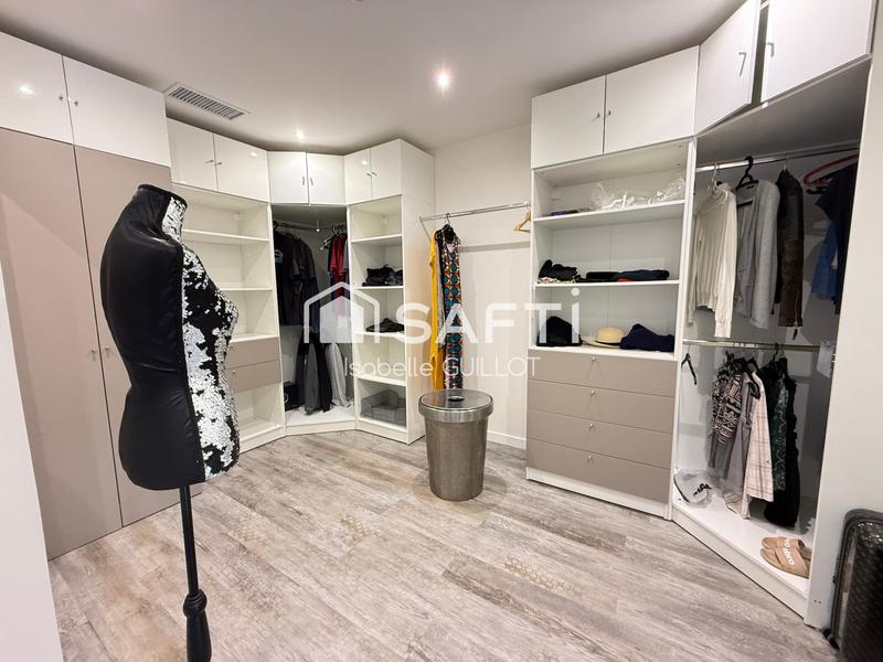 Maison - 240 m² - 9 pièces