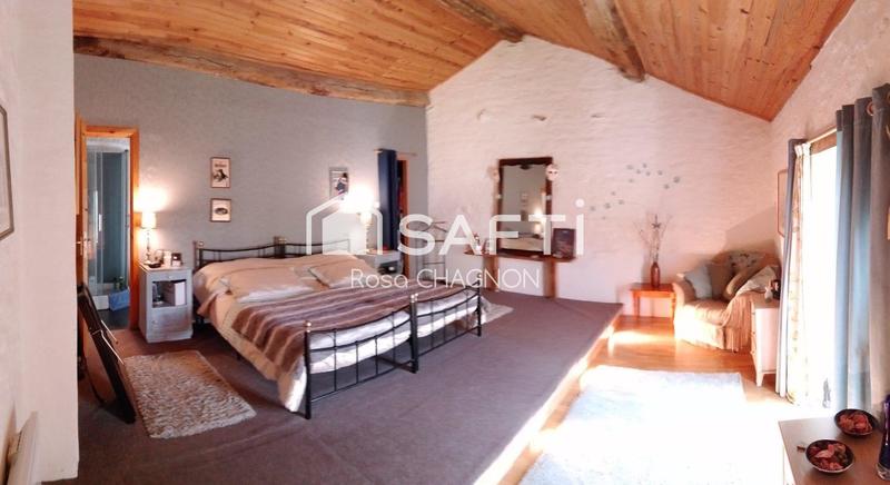 Maison - 300 m² - 12 pièces