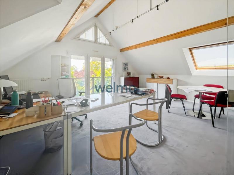 Maison - 250 m² - 11 pièces