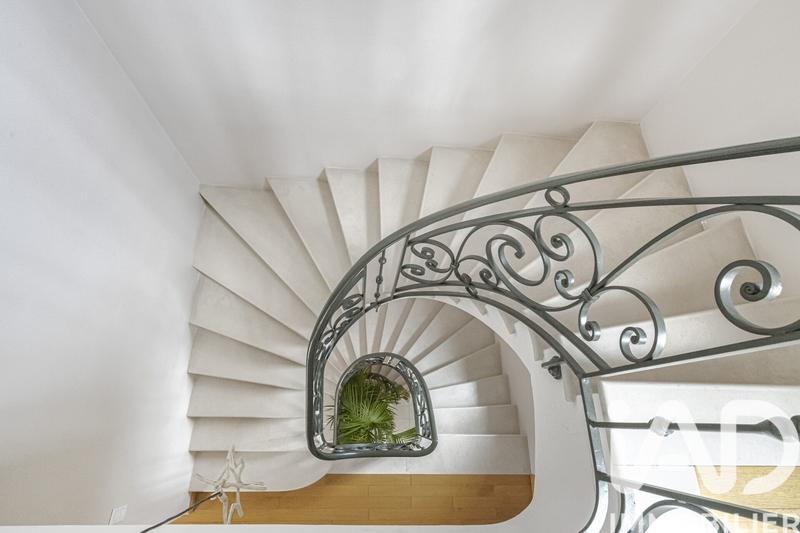 Maison - 251 m² - 10 pièces