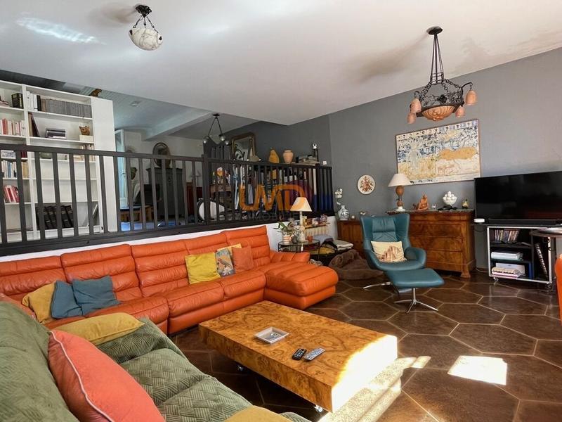 Mas - 330 m² - 8 pièces