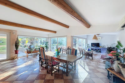 Maison - 201 m² - 7 pièces